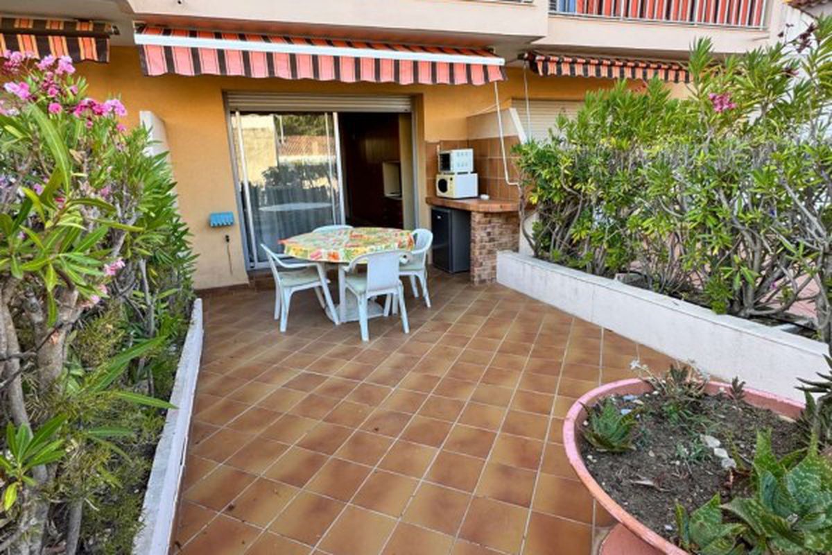 STUDIO 4 COUCHAGES A CAVALAIRE - Les pradels