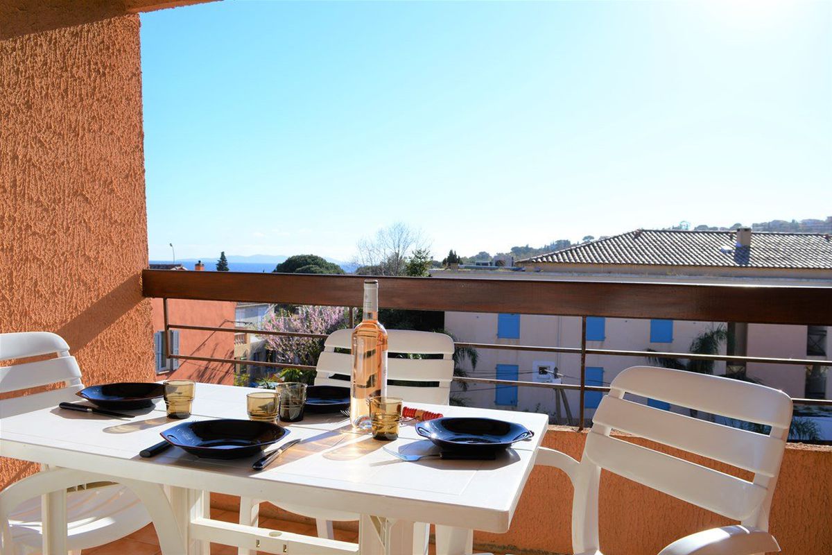 Appartement Studio coin nuit 4 couchages LE LAVANDOU - Souleyado