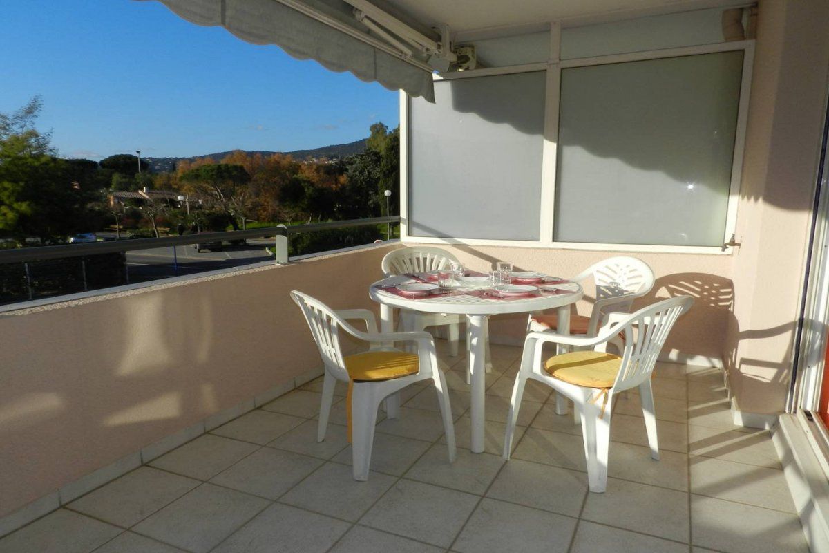 Appartement studio cabine 4 couchages LE LAVANDOU - Riviera