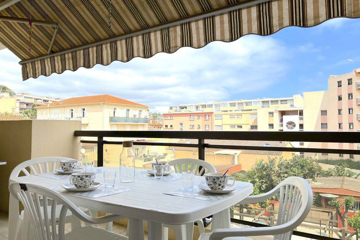 Appartement 2 pièces coin nuit 4 couchages LE LAVANDOU - Saint james