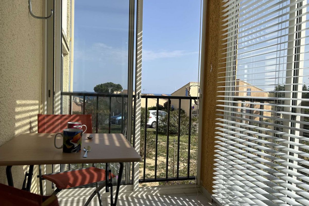 APPARTEMENT 2 PIECES BALCON ET PARKING ST PIERRE LA  MER - Mediterranee