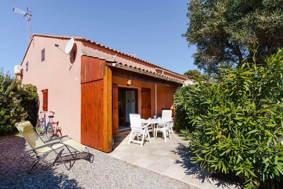 LS27 : Pavillon climatisé 2 pièces mezzanine 5 couchages avec terrasse - Les lagunes du soleil