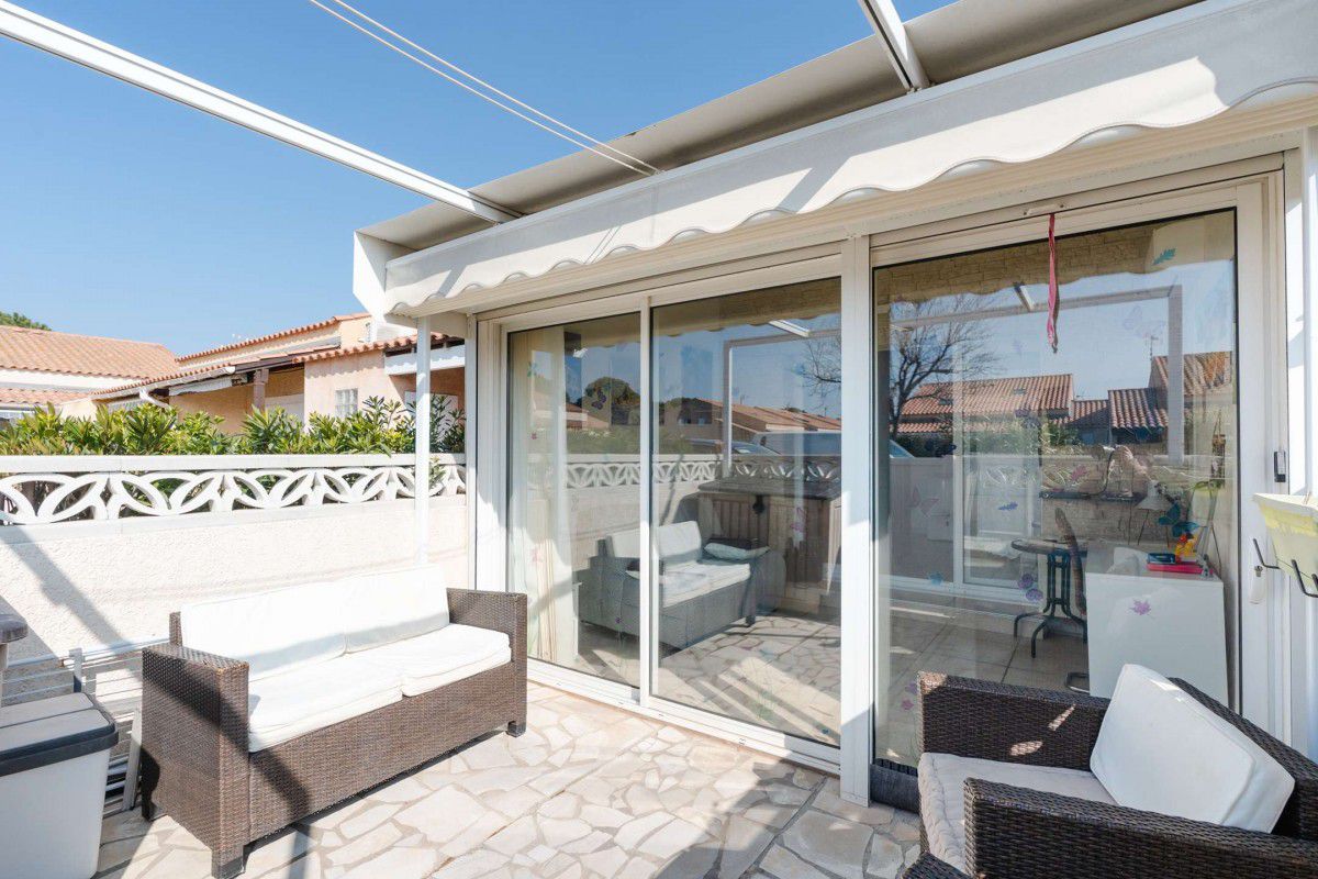 IB123 Pavillon studio mezzanine avec WIFI dans résidence avec piscine - L'ile bleue