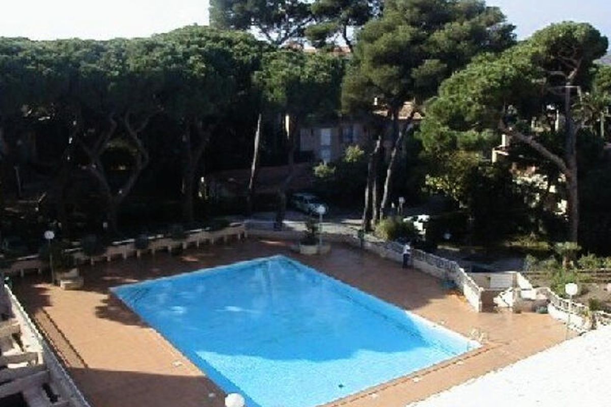 1 Pièce 4 Personnes