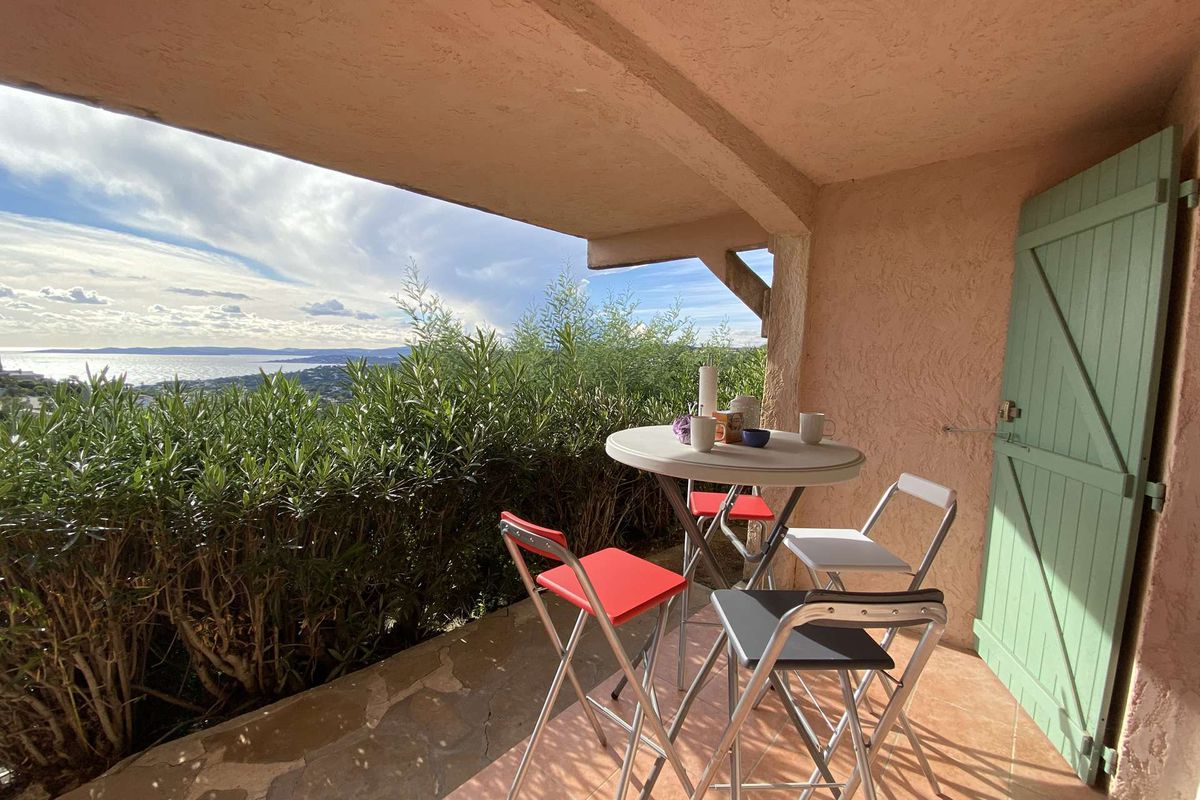 APPT STUDIO VUE MER - LA CORNICHE LES ISSAMBRES (83) - 4 COUCHAGES - La corniche