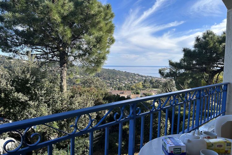 LES ISSAMBRES Studio cabine 4 couchages avec Piscine et parking - Varazur-le village des issambres