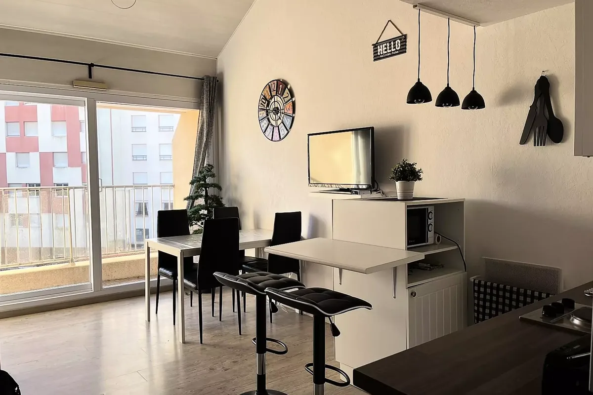 1 Pièce 4 Personnes