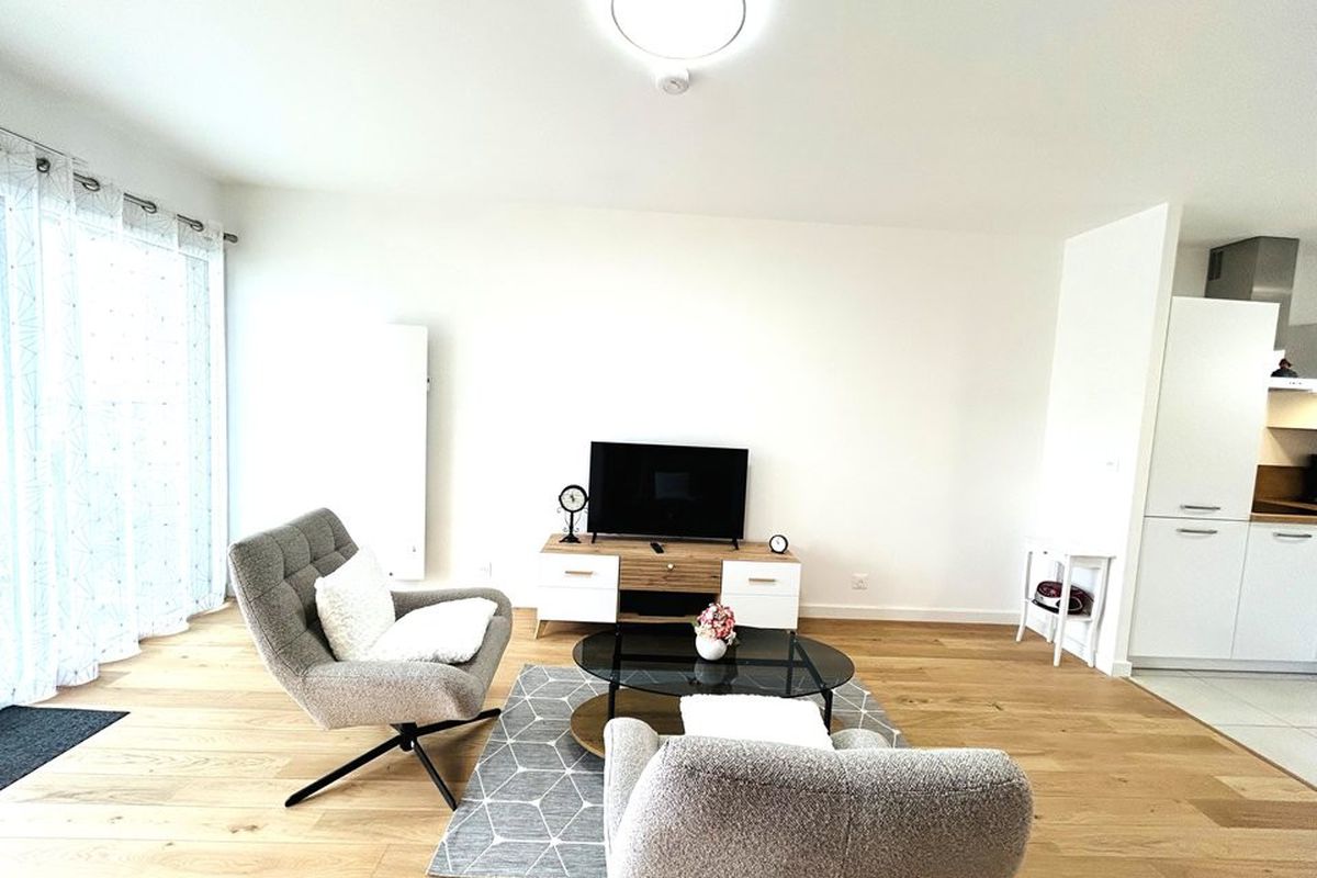 Bel appartement neuf 2 personnes avec terrasse, garage, au coeur de Ploemeur et à 5 kms des plages