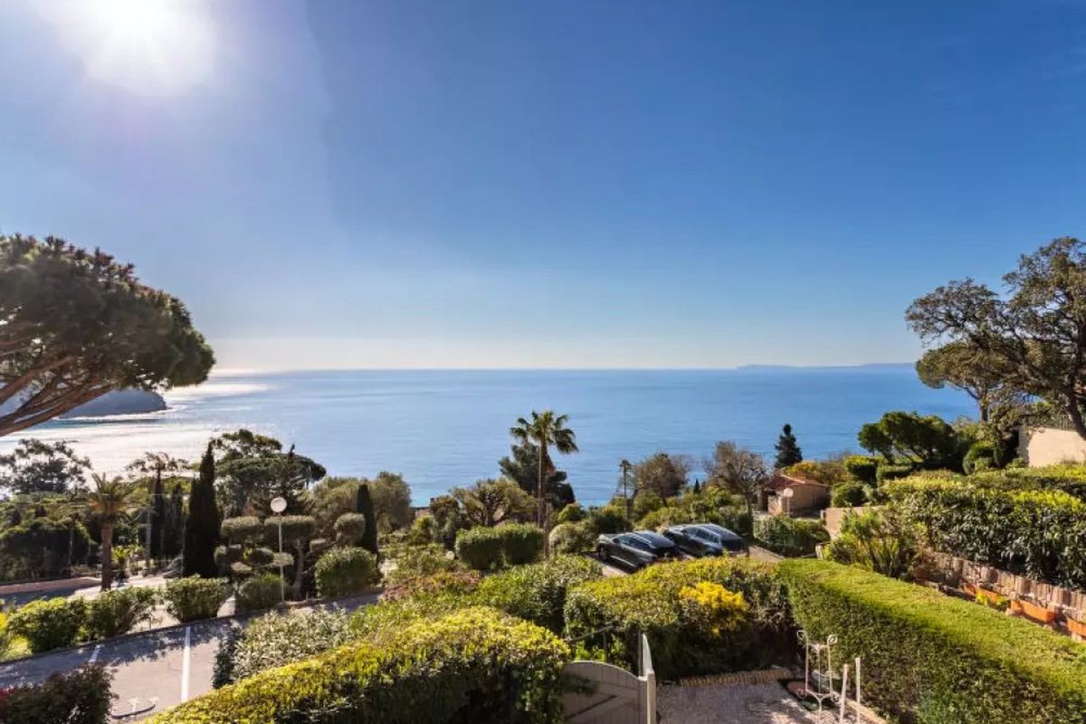 T2 MEZZANINE 4 COUCHAGES RAYOL-CANADEL - Le paradou