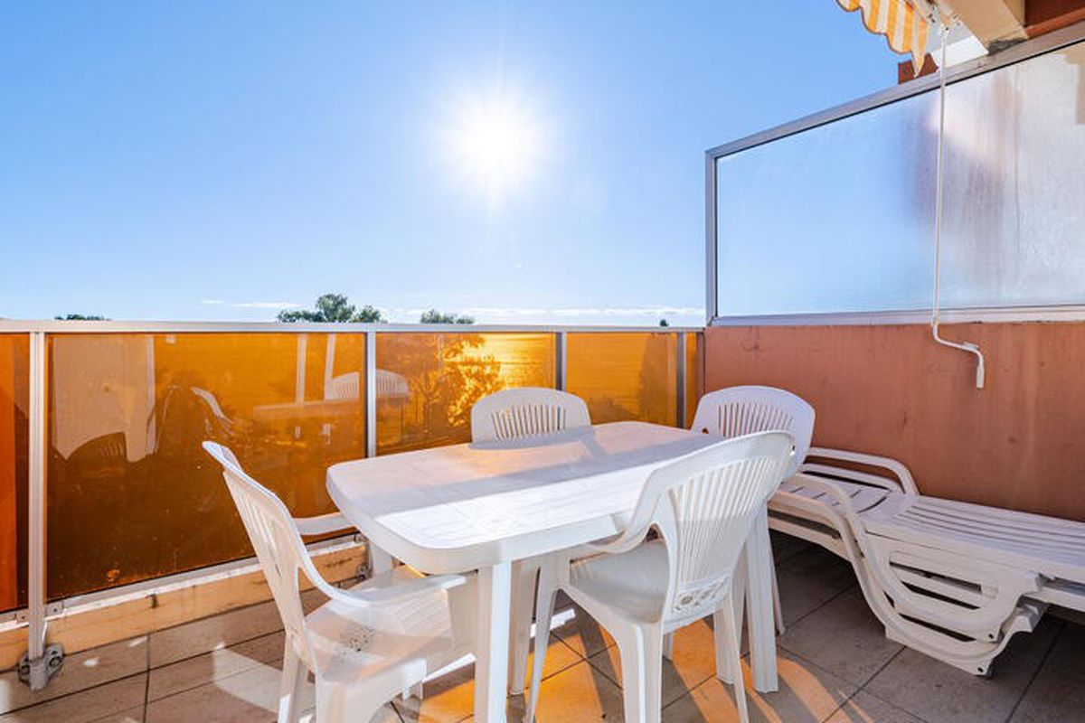 1 Pièce 4 Personnes