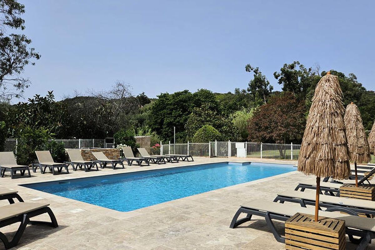 1 Pièce 4 Personnes