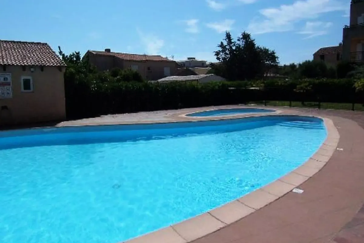 1 Pièce 4 Personnes