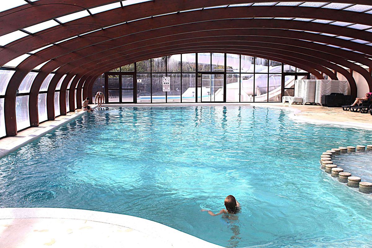 Mobile-home 6 personnes  dans camping avec piscine  - accès direct plage