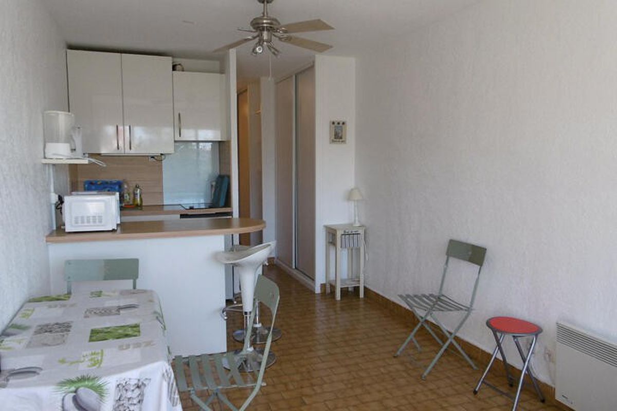 1 Pièce 4 Personnes