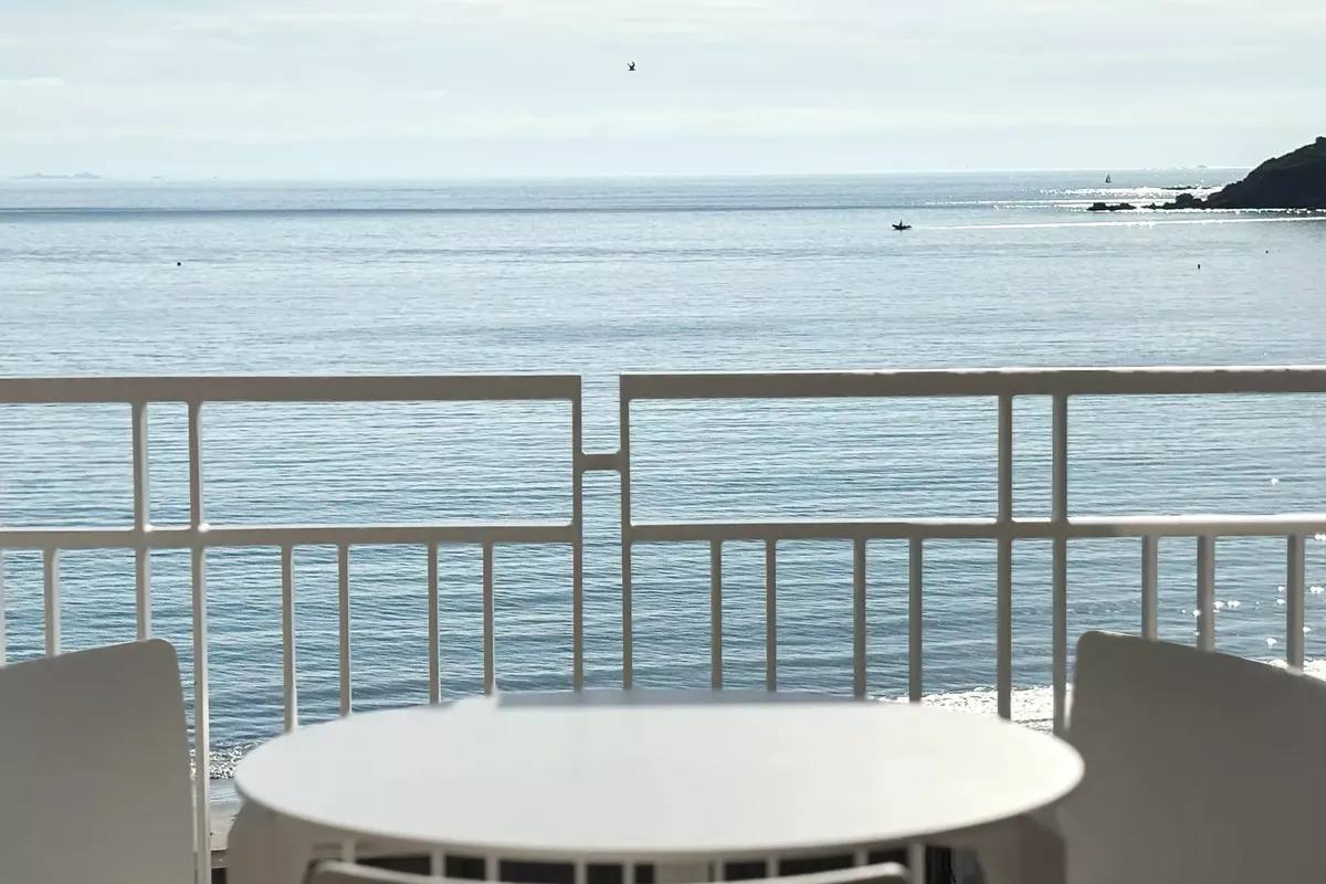 LES MELOINES - T3 · Luxurious 2 Bedroom Seaside Ap