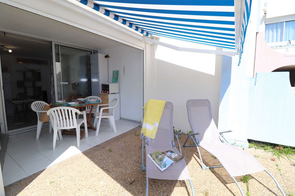 2 pièces cabine tout équipé en RDC grande terrasse piscine - Floralies 2