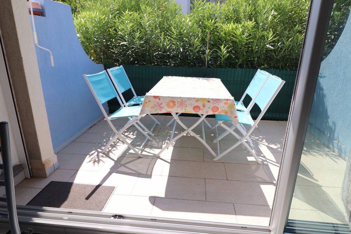 Beau studio cabine classé 1 étoile rez-de-chaussée piscine parking - Floralies 2