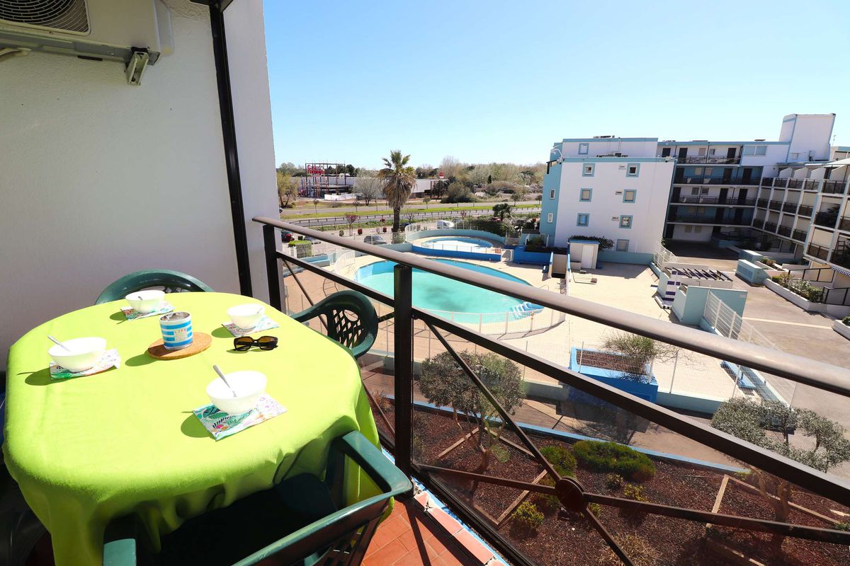 Studio double cabine piscine parking clim 650m plage 150m des commerces - Lagon bleu