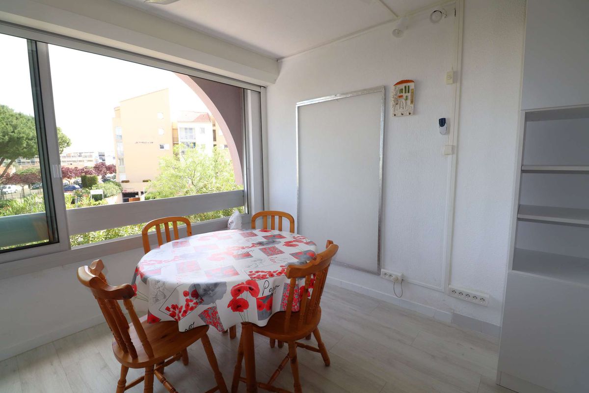 Beau studio cabine avec piscines, parking proche de la mer -  floralies 2