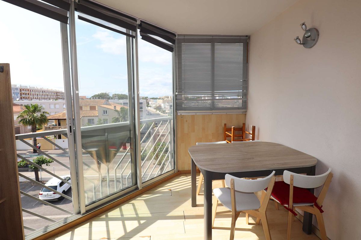 2 pièces avec loggia piscine et parking 200m plage - Les caraibes