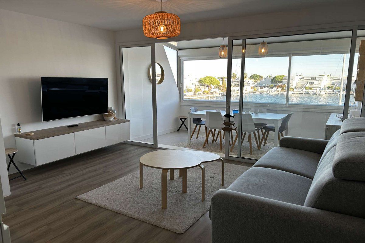 Marina deux pièces cabine climatisée 3 couchages PORT CAMARGUE - Arpeges 1