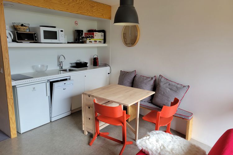 Studio rénové · Proche centre station · Balcon 