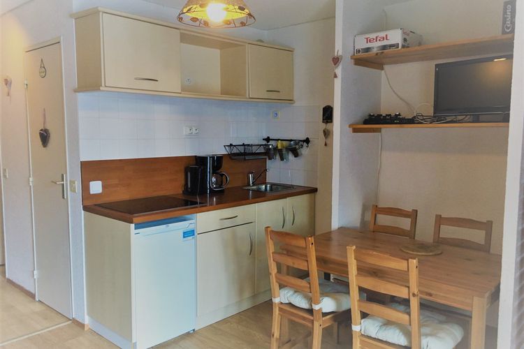 Appartement agréable · Au calme · Balcon  - Résidence fond blanc