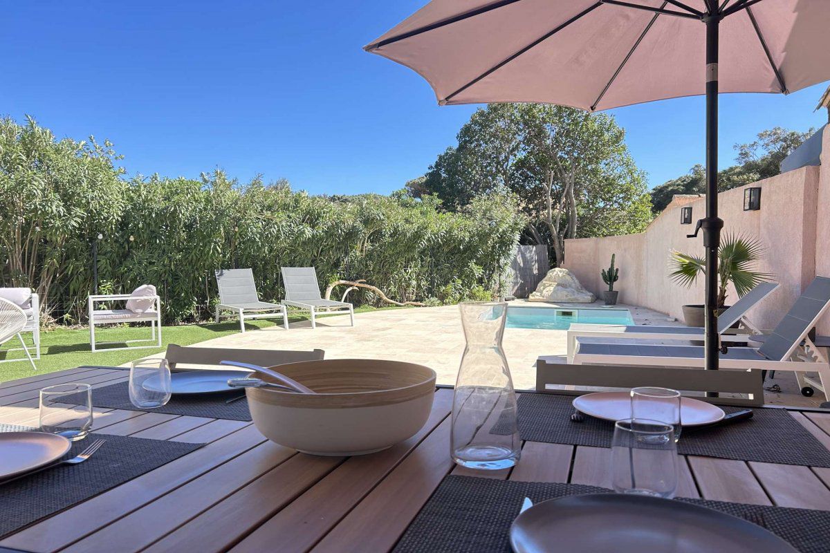SAINTE MAXIME Mazet avec jardin et piscine, 3 pièces 6 couchages - Plages de la nartelle