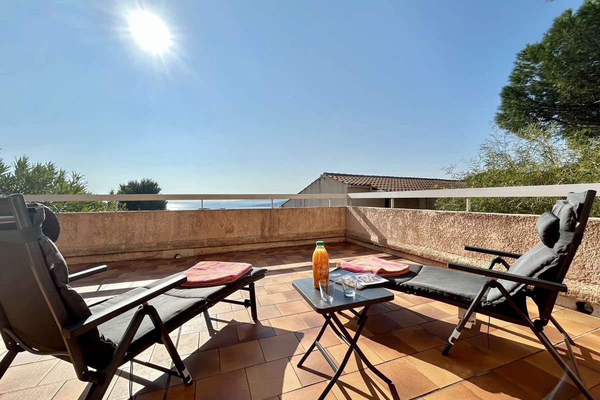 SAINTE MAXIME Appartement Vue mer T2 Piscine et parking - Coteaux de la nartelle