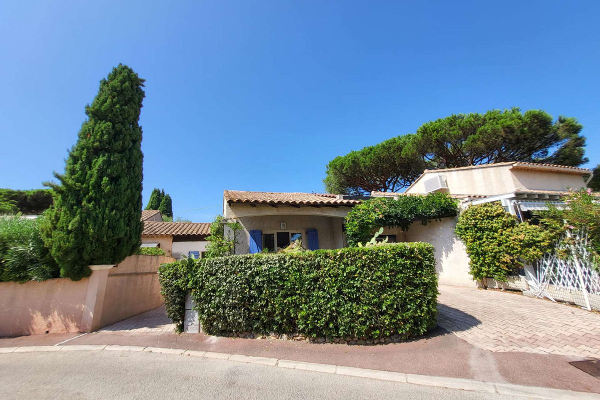 SAINTE MAXIME Maison 5 pièces 8 couchages avec Piscine et parking - La pinede
