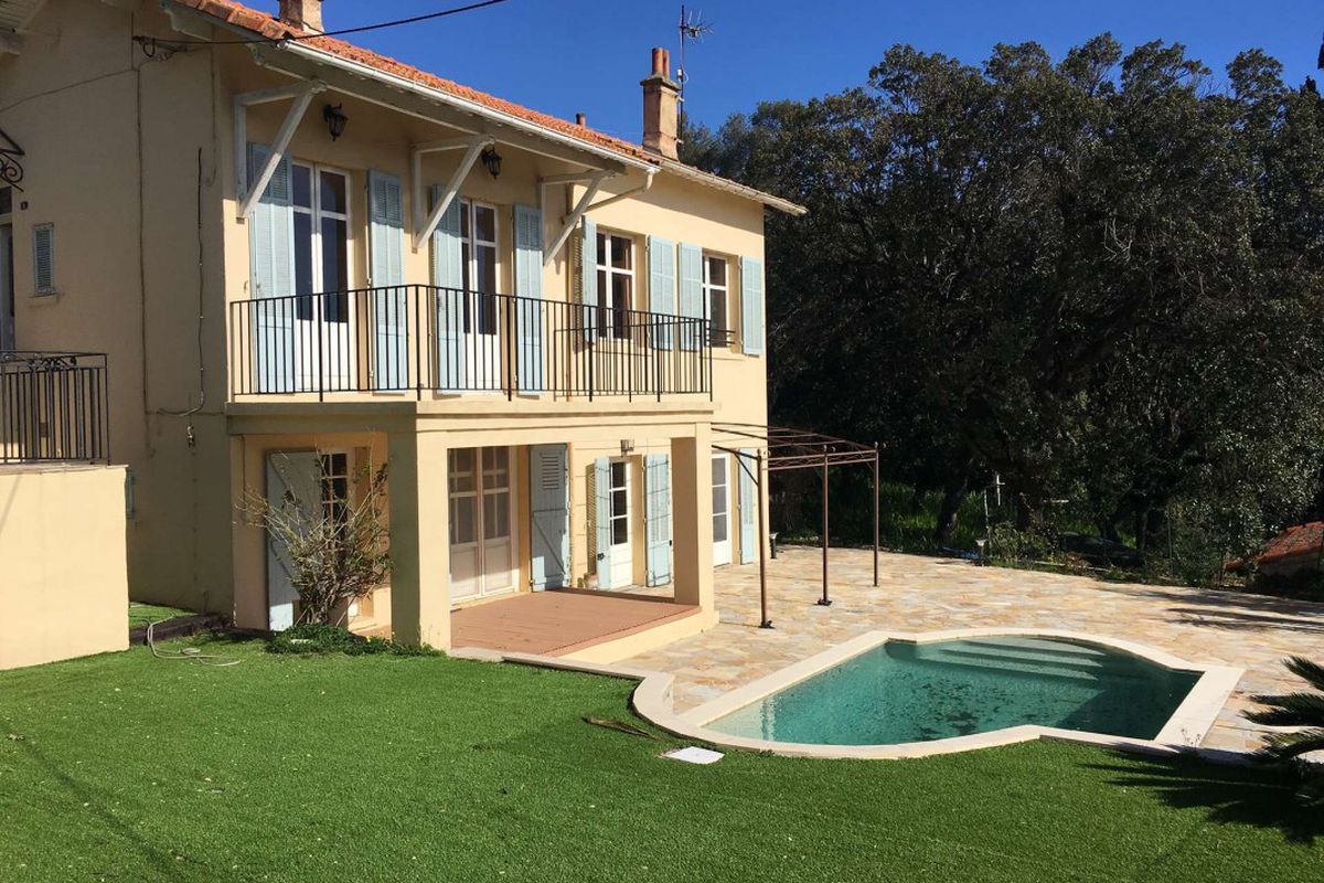 SAINTE MAXIME Villa avec piscine aperçu mer proche centre ville