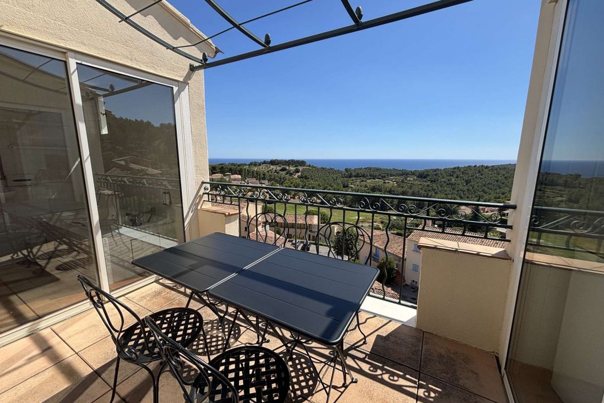 Appartement 3 pièces - jusqu'à 6 personnes - Saint Cyr Sur Mer - La résidence