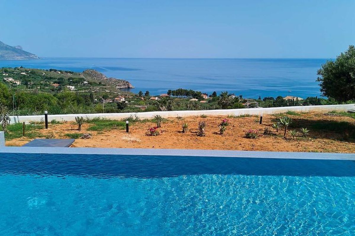 Maison Charming Villa Antonella with pool and sea view