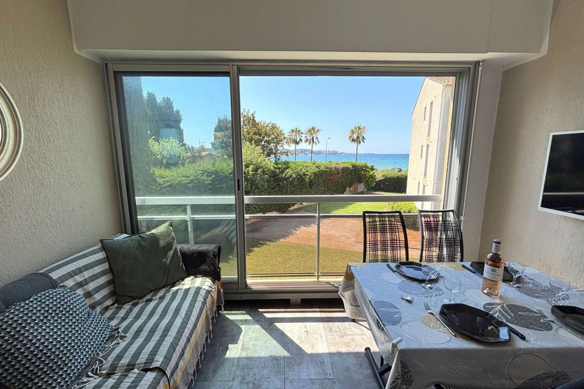 Appartement 2 pièce avec mezzanine - 4 couchages SANARY-SUR-MER - La plage doree