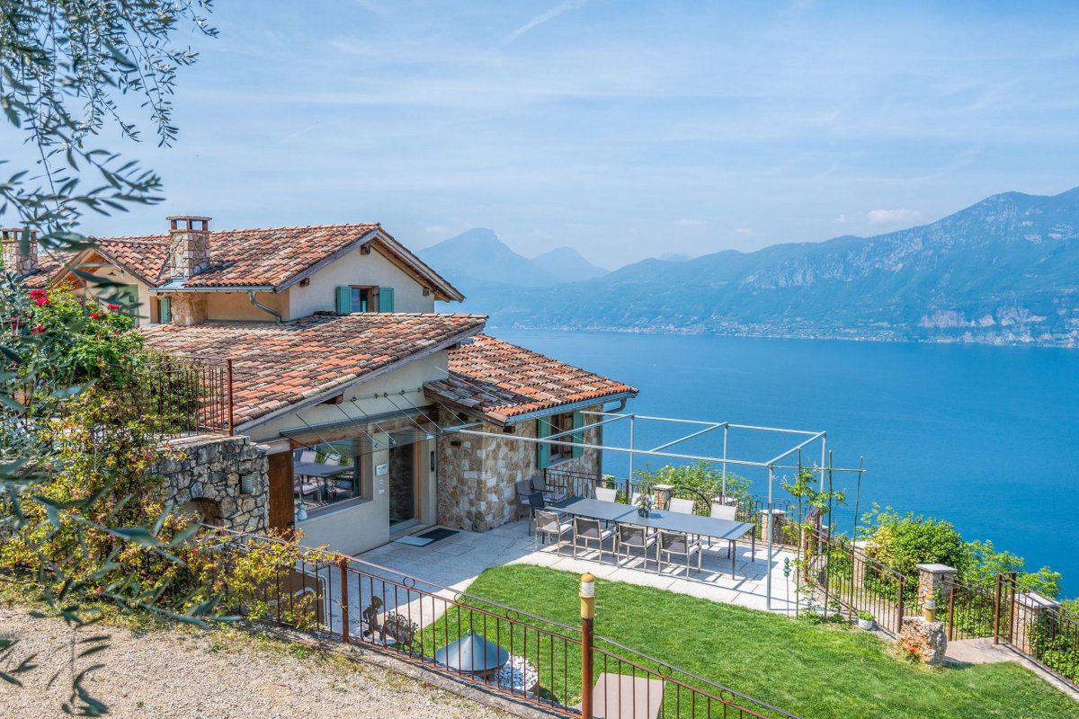 Maison Villa mit schönem Seepanorama und Naturteich