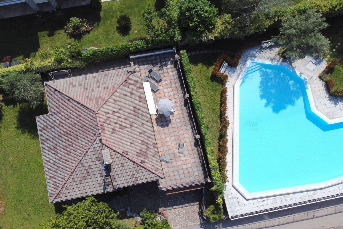 Maison mit Seeblick und privatem Garten