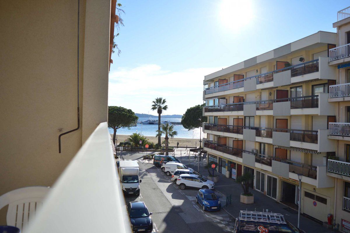 Sainte Maxime - STUDIO LUMINEUX vue mer 30 m de la Plage - Antinea