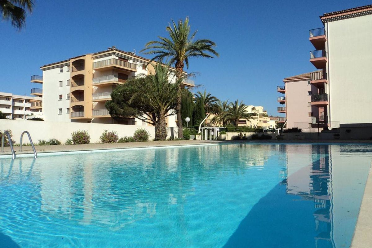 SAINTE MAXIME Appt Studio cabine 4 couchages avec piscine et parking - La palmeraie i