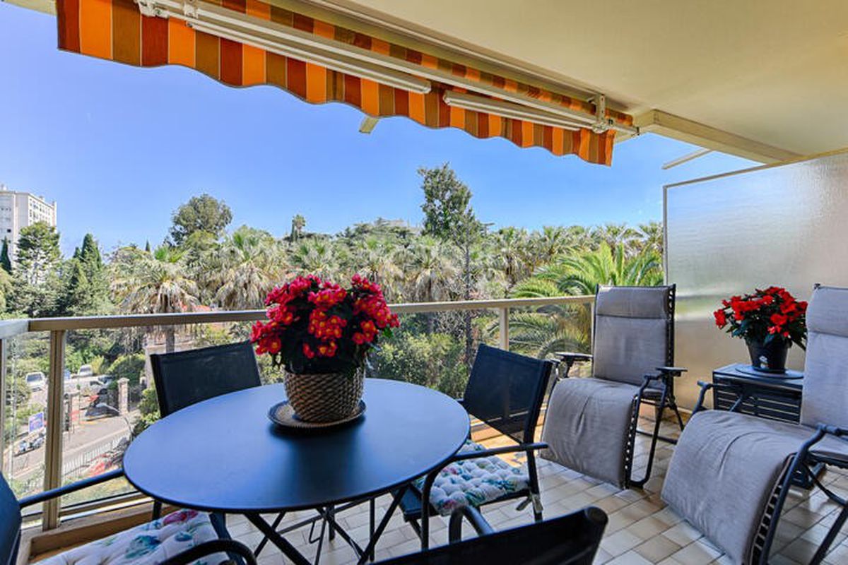 Happyfew Château Sainte Anne