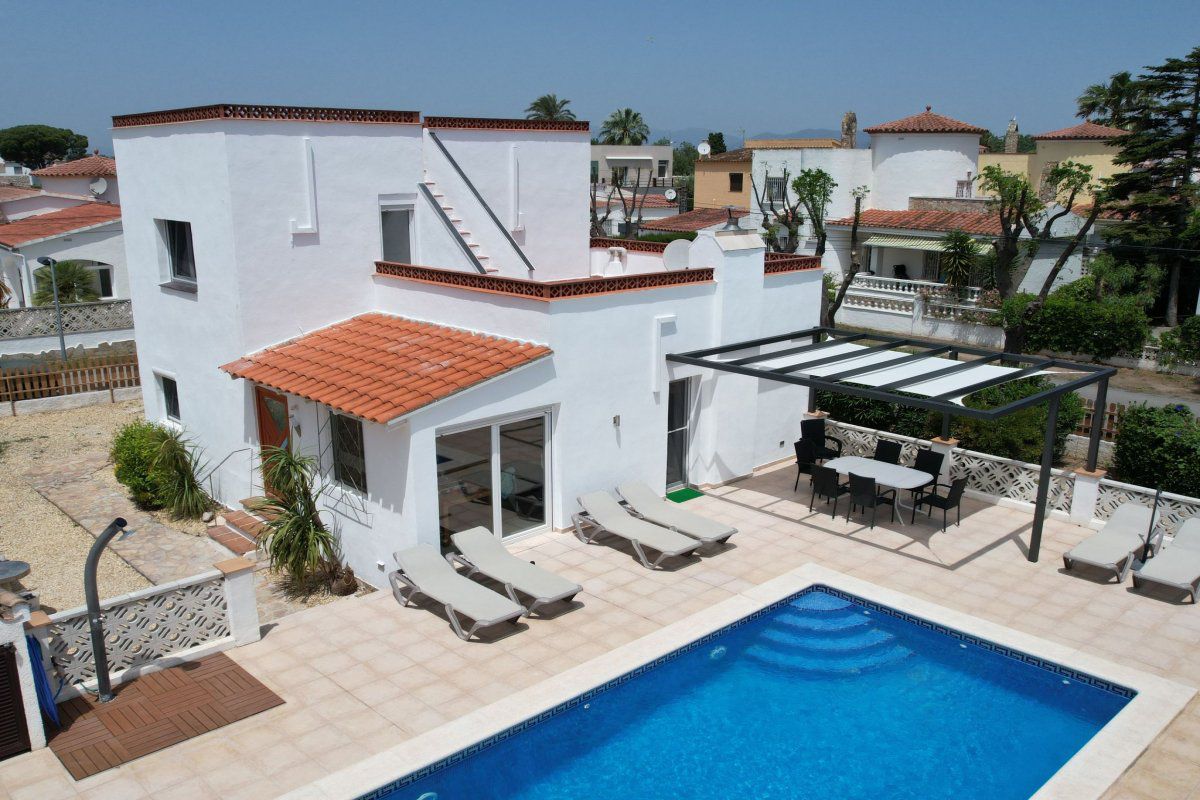 Maison in Empuriabrava mit Privatem Pool