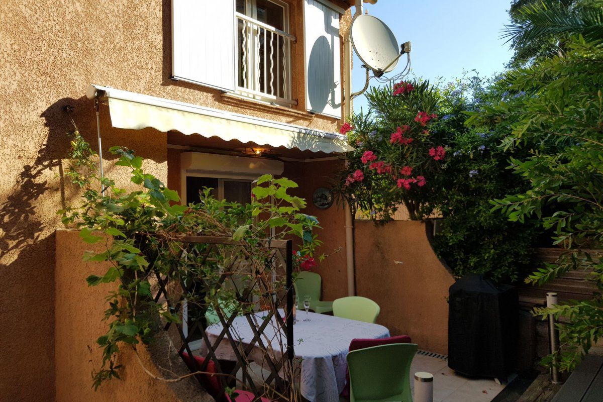 Maison Anlage mit Tennisplatz und 3 Gemeinschaftspools