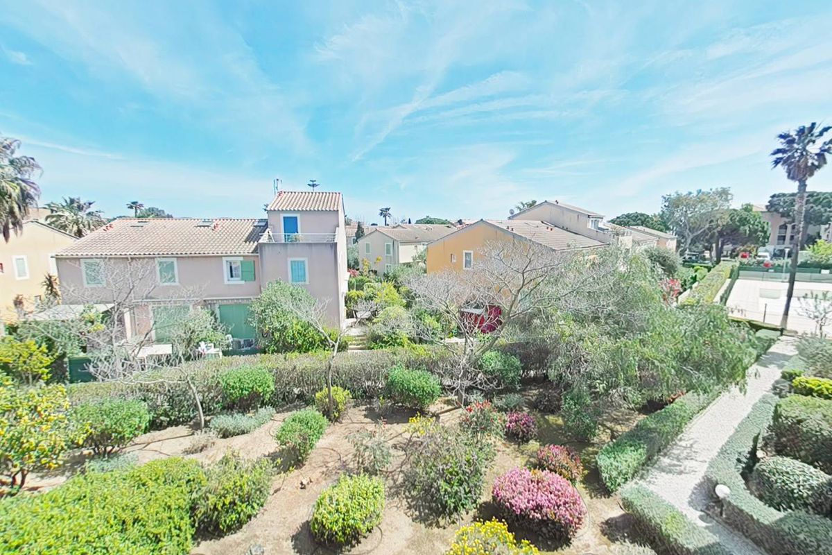 Appartement T3 mezzanine-4 personnes- La Londe - Le majesctic