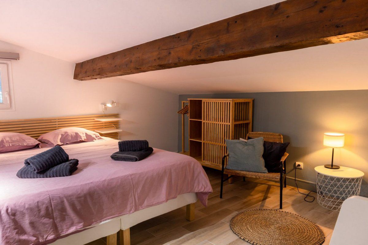 Maison im Herzen eines provenzalischen Weinguts, Terrasse mit Meerblick, Pool