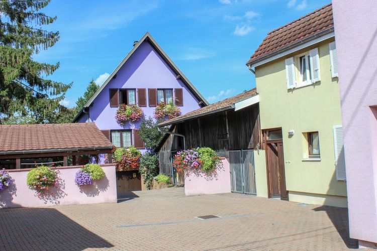 Appartement Résidence jaune et rose