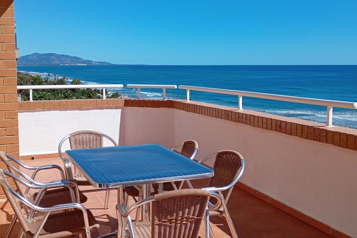 Appartement Drei-Schlafzimmer-Wohnung mit Blick auf das Meer