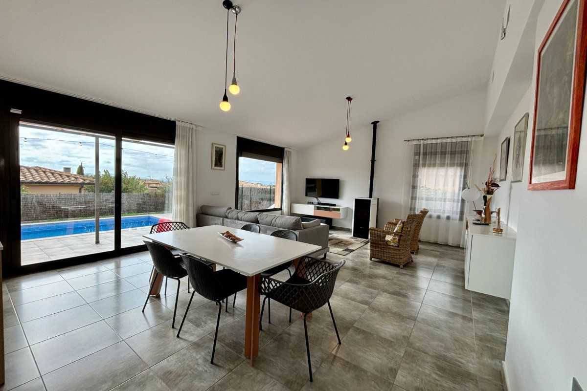 Maison Lichtdurchflutete Ferienvilla mit Pool