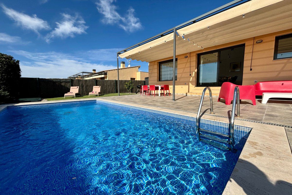 Maison Modernes Einfamilienhaus mit Pool