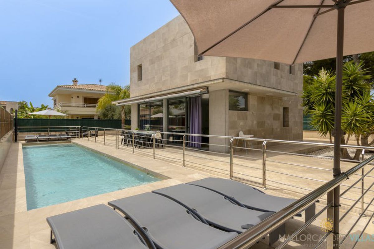 Maison Villa Iola: Moderna Casa en Platja de Muro