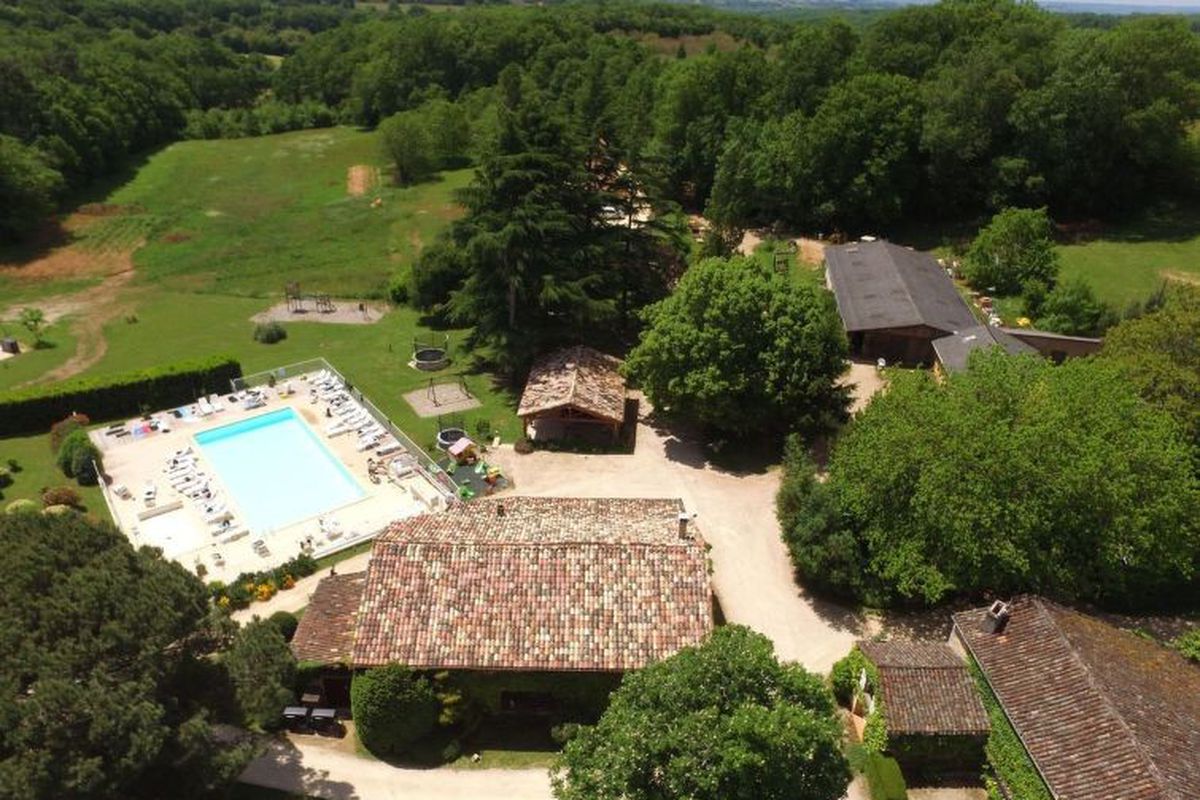 Maison Feriendorf im Périgord Großes Ferienhaus für 18 oder 20 Personen.