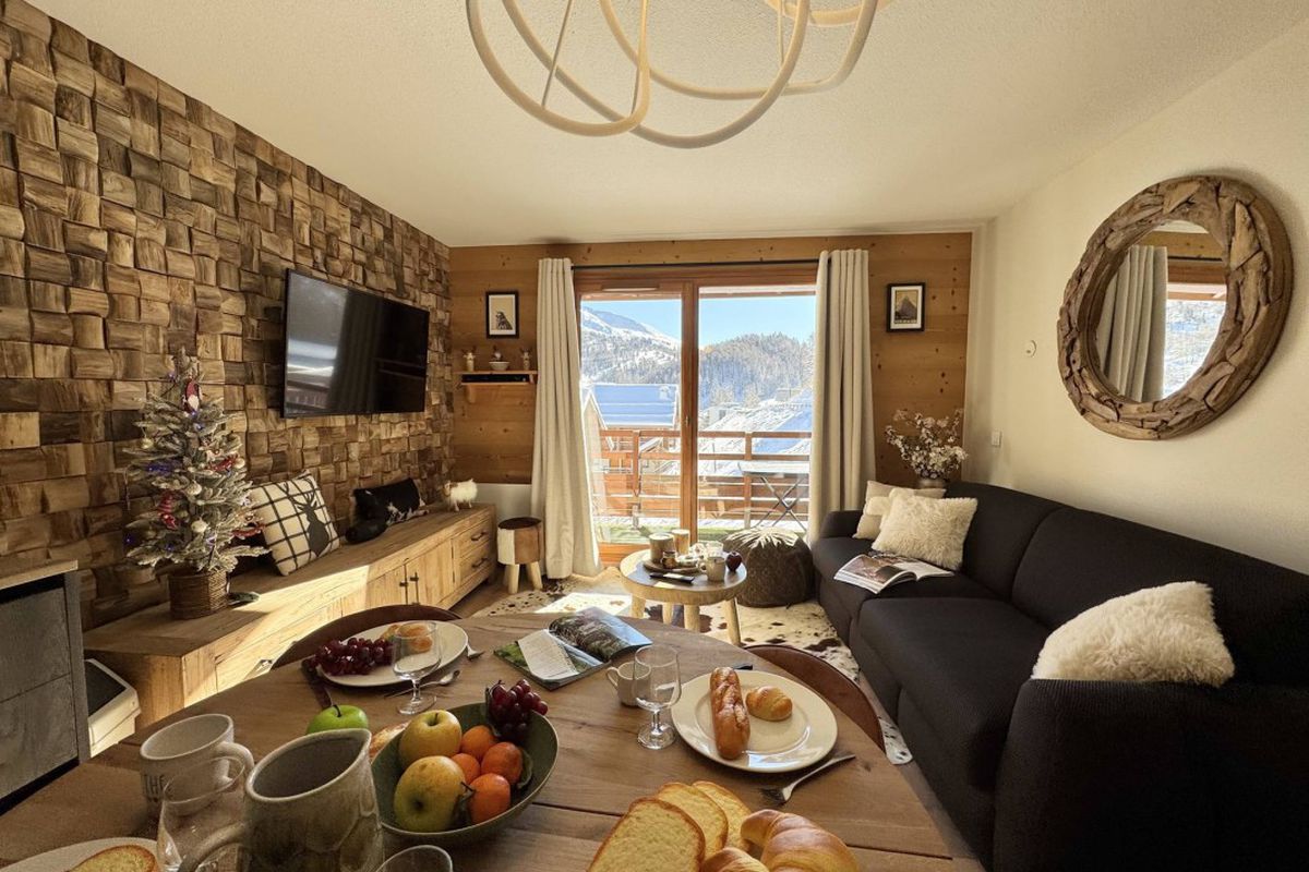 PIED DES PISTES - PLACE DE PARKING - Le hameau des rennes